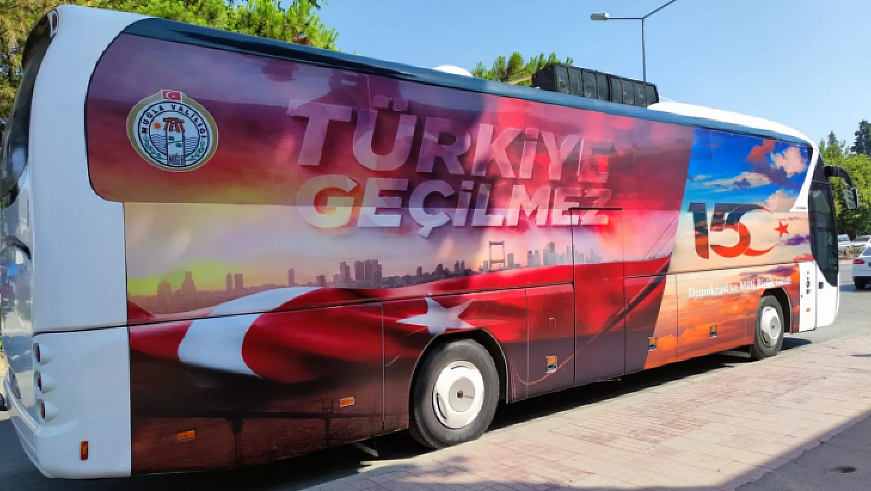15 Temmuz Demokrasi ve Milli Birlik Günü otobüsleri halkla buluşuyor