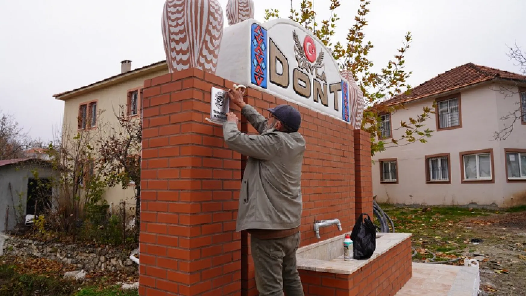 2 Asırlık Kültür 'Dont Testisi' Mahalle Çeşmesini Renklendirdi