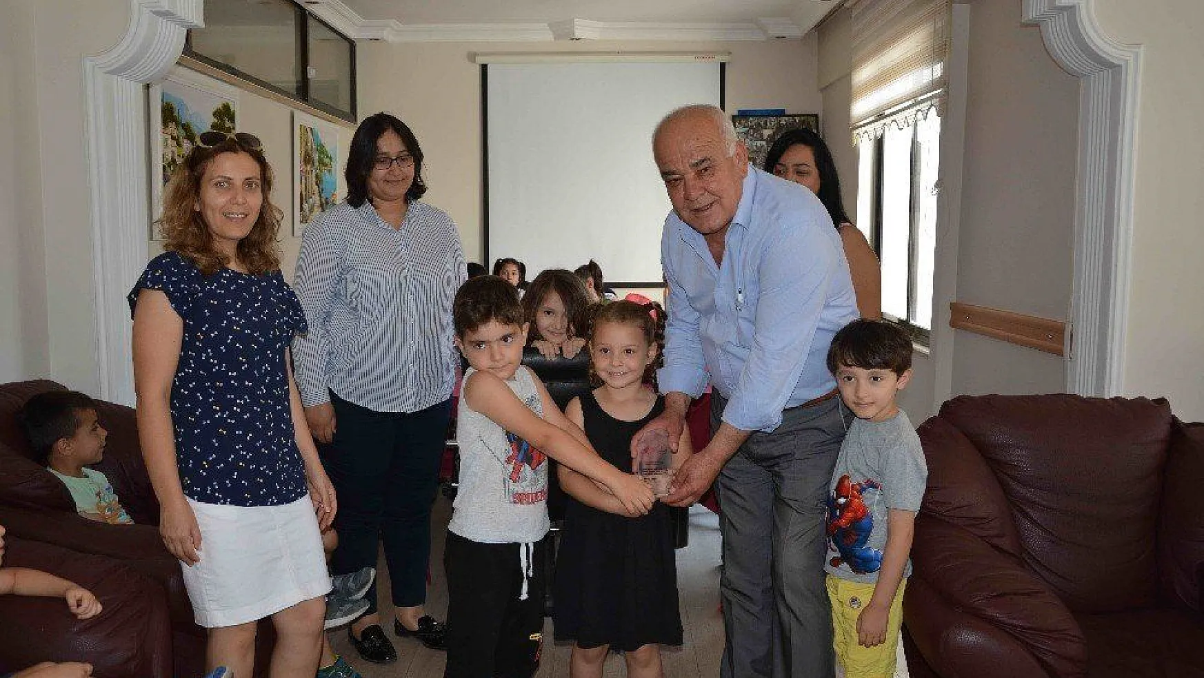 Başkan Karaçelik, minik öğrenciler ile bir araya geldi