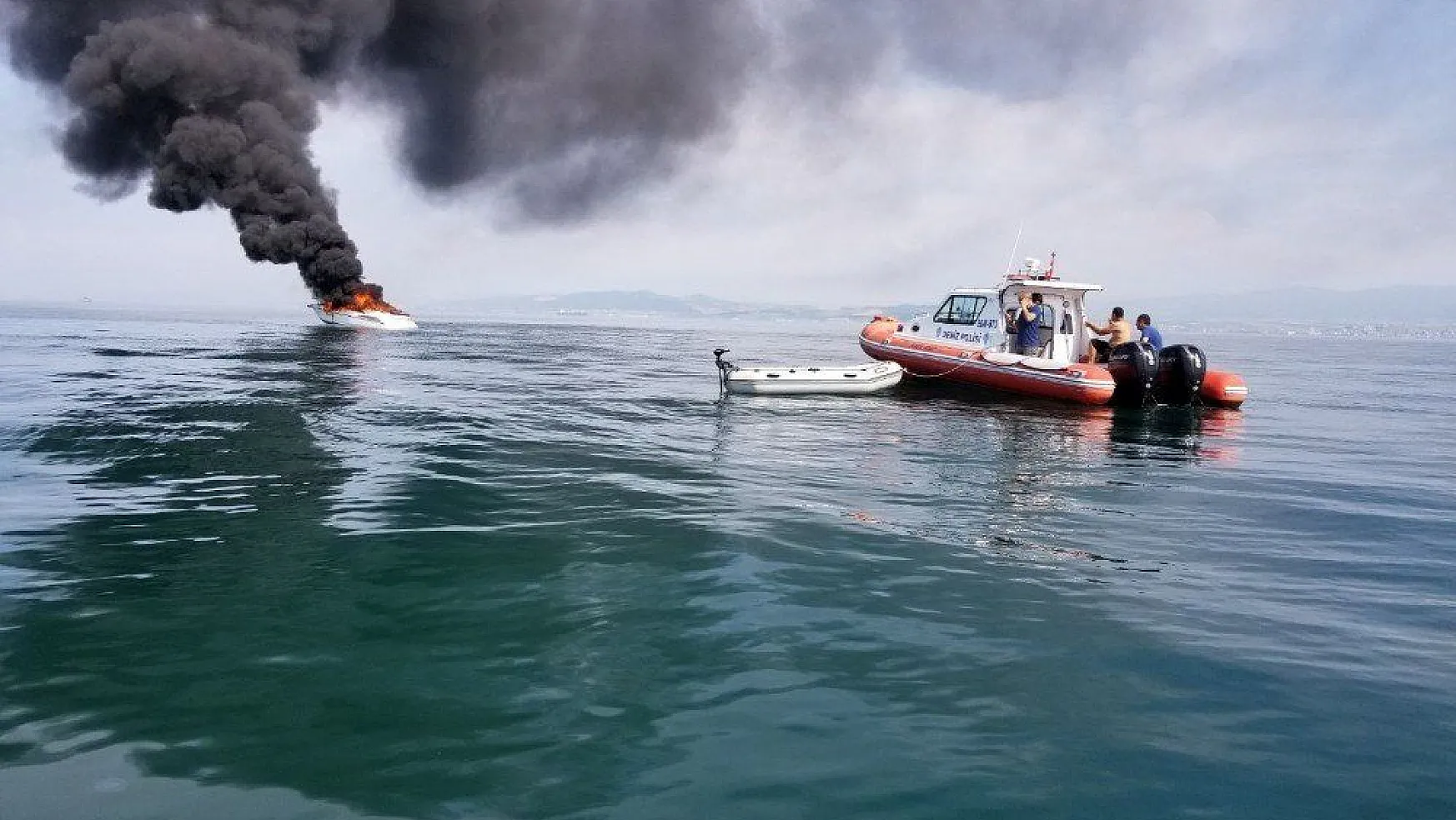 Batan teknedeki 2 kişiyi deniz polisi kurtardı