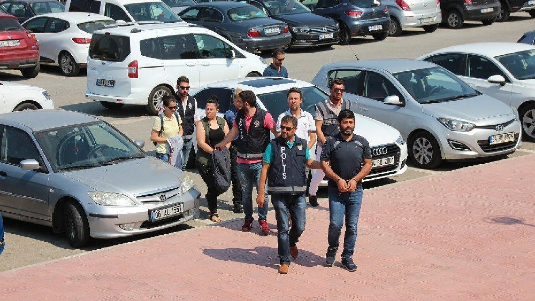 Bodrum'da meslekten ihraç edilen 5 polis gözaltına alınarak adliyeye sevk edildi