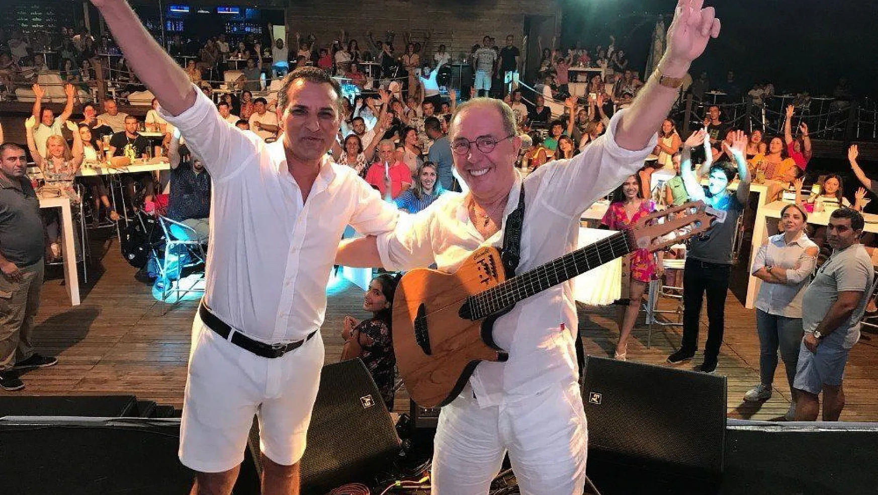 Sinan Erkoç konserinde Rafet El Roman sürprizi