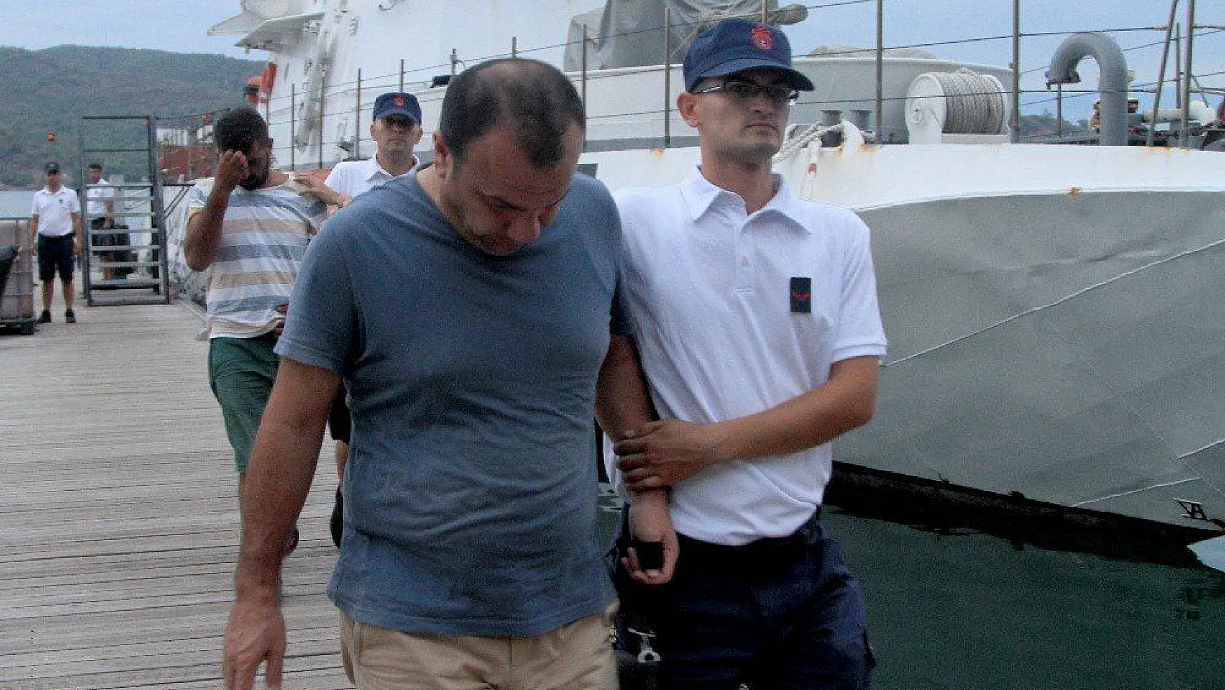 Seydikemer'de 29 kaçak ile 7 organizatör yakalandı