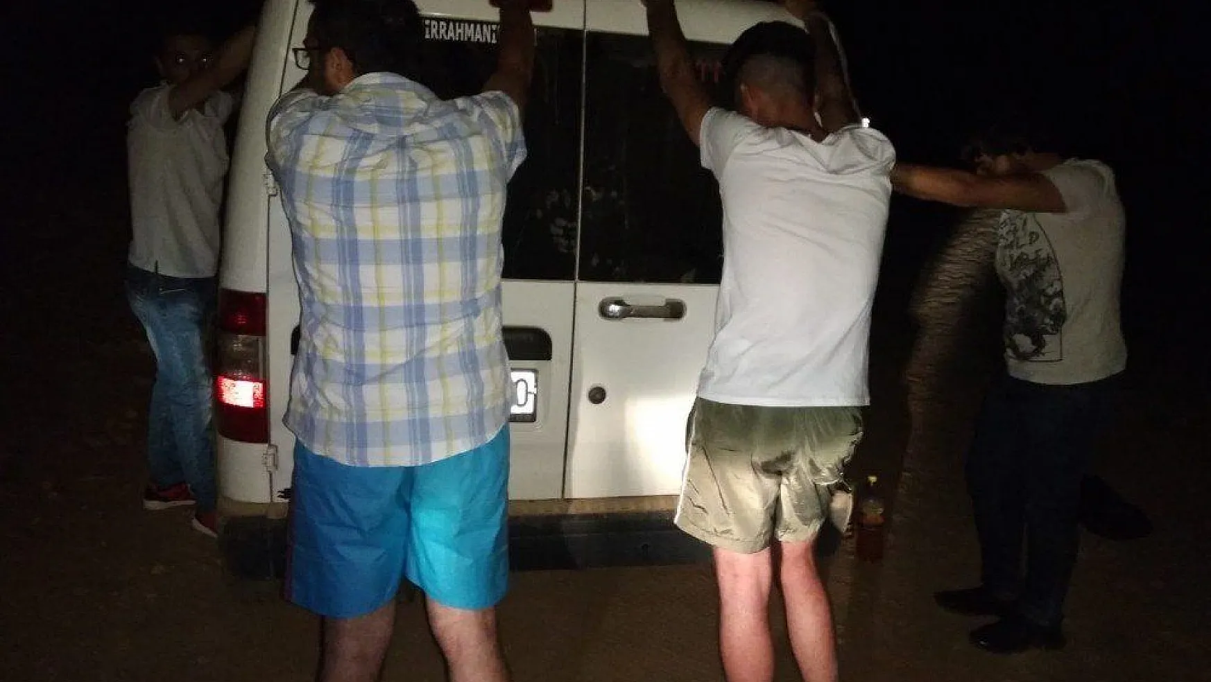 Datça'da 23 kaçak ve 4 organizatör yakalandı