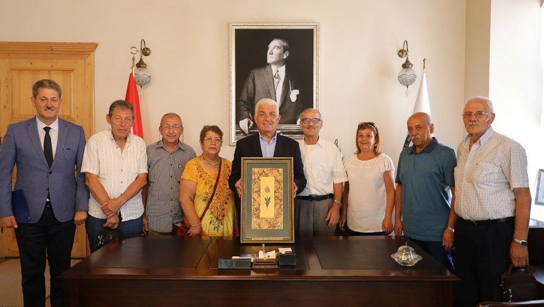 100 yaş evi üyelerinden Başkan Gürün'e teşekkür