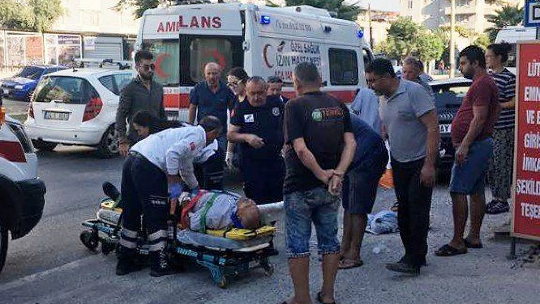 Milas'ta motosiklet, yayaya çarptı biri ağır, 2 yaralı