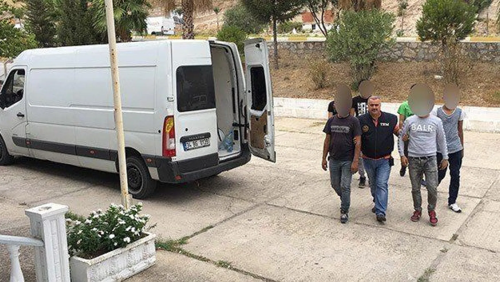 Milas'ta 38 göçmen yakalandı