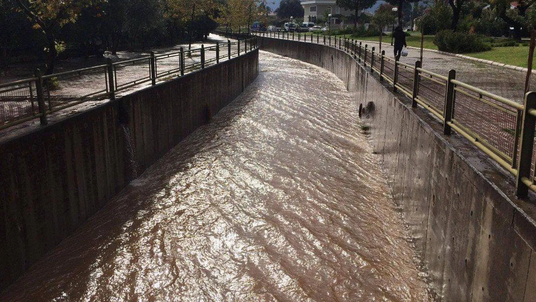 Marmaris'e 175 kilo yağış düştü