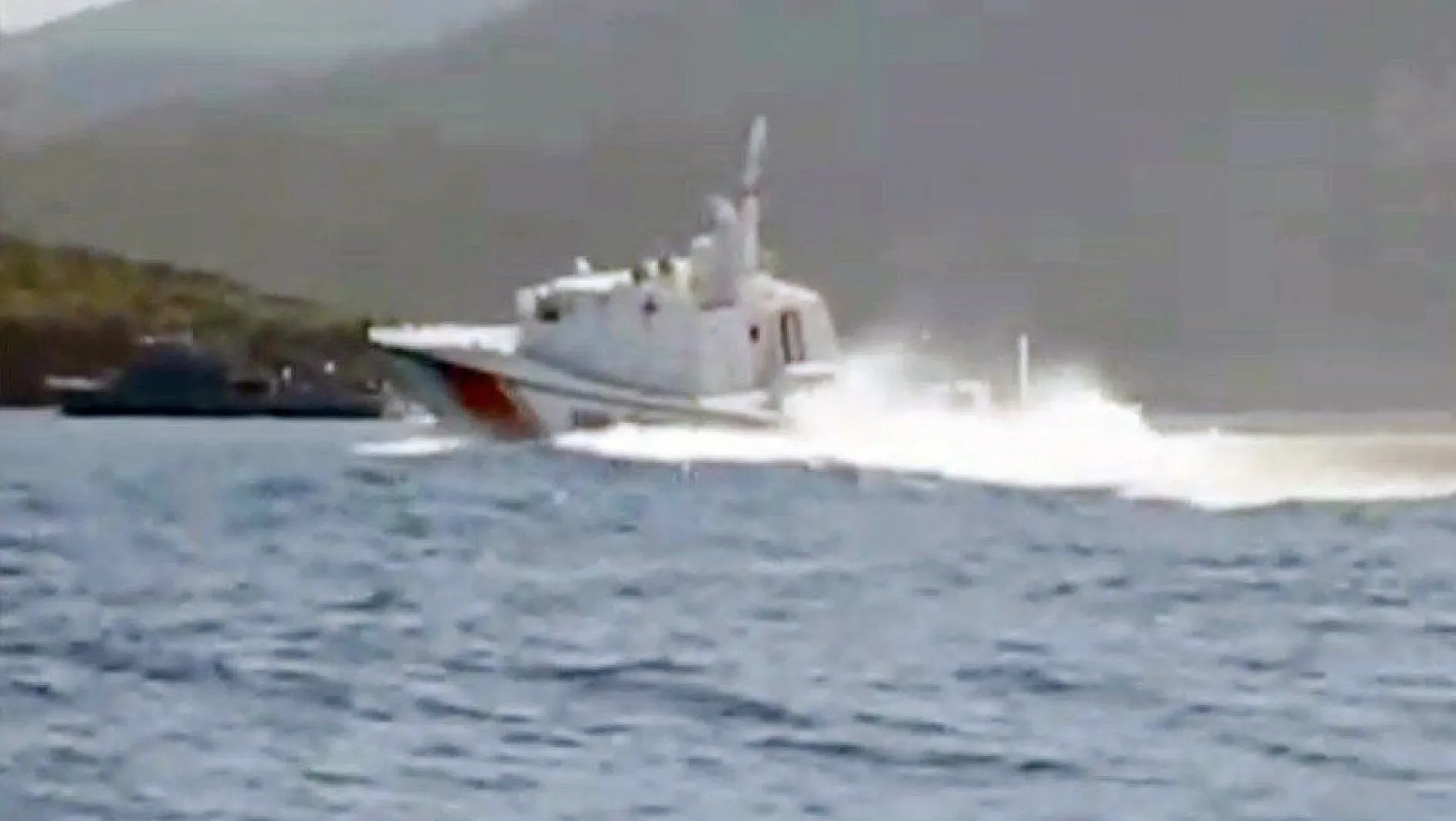 Ege'de Türk karasularına giren askeri gemiye, Sahil Güvenlik ekipleri tarafından müdahale edildi