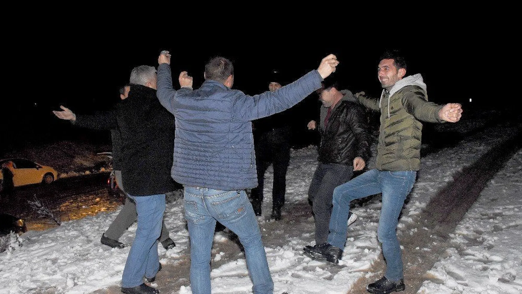 Muğlalılar kar yağışını 'Kerimoğlu' oyunu ile karşıladı