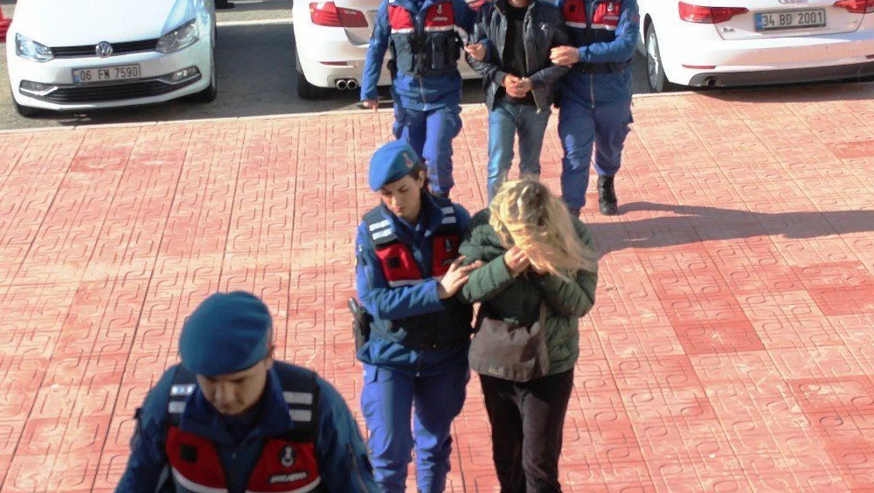 Bodrum'da insan kaçakçılarına operasyon: 1'i uzman çavuş 9 gözaltı