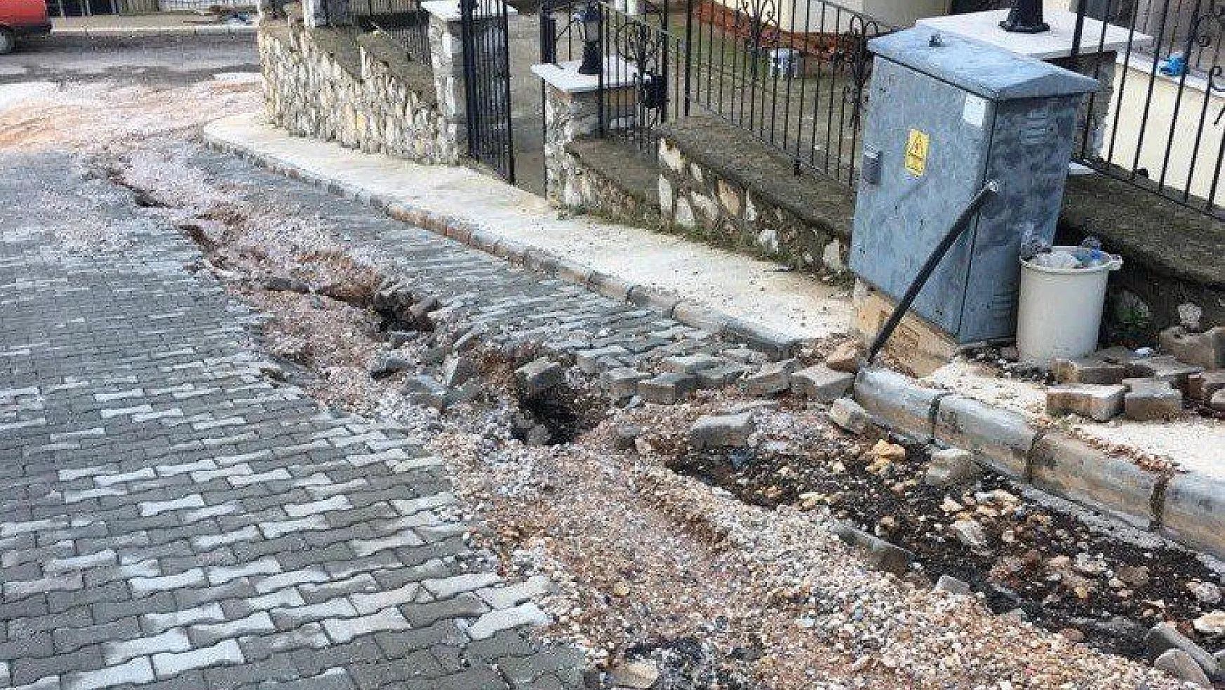 Milas'ta vatandaşlardan yol tepkisi