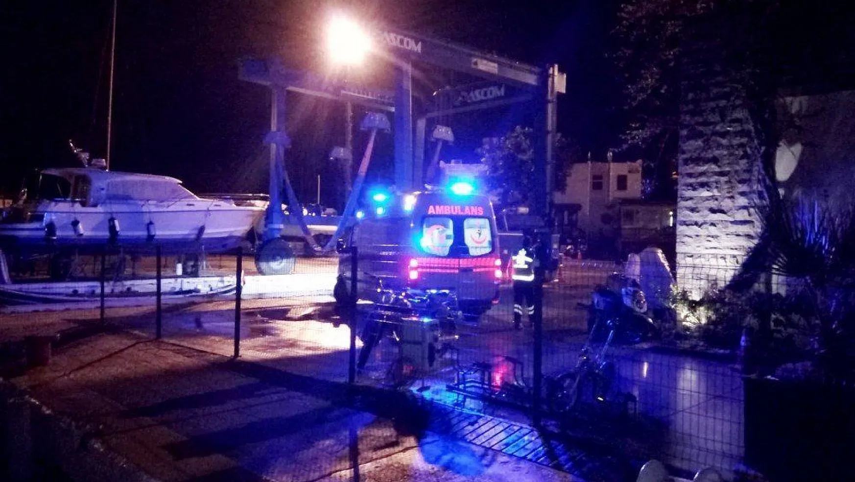 Rahatsızlanan gemi aşçısı deniz ambulansı ile karaya tahliye edildi