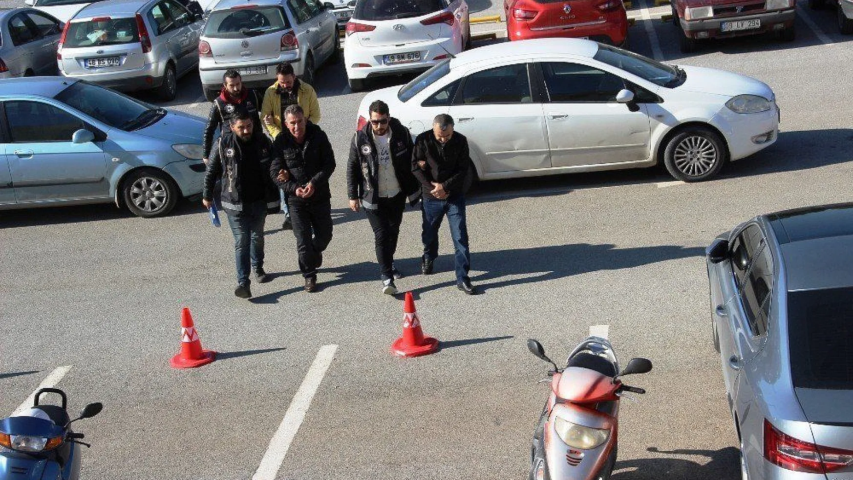İstanköy Adası'nda bulunan FETÖ'cünün valizinden çıkanlar şok etti