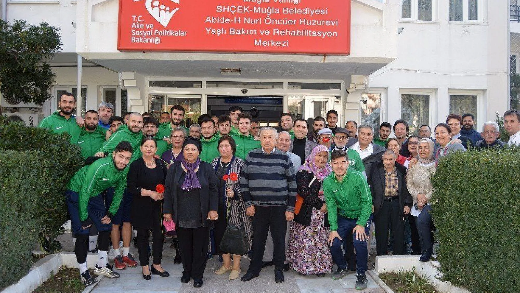 Muğlaspor'dan huzurevi sakinlerine yeni yıl ziyareti