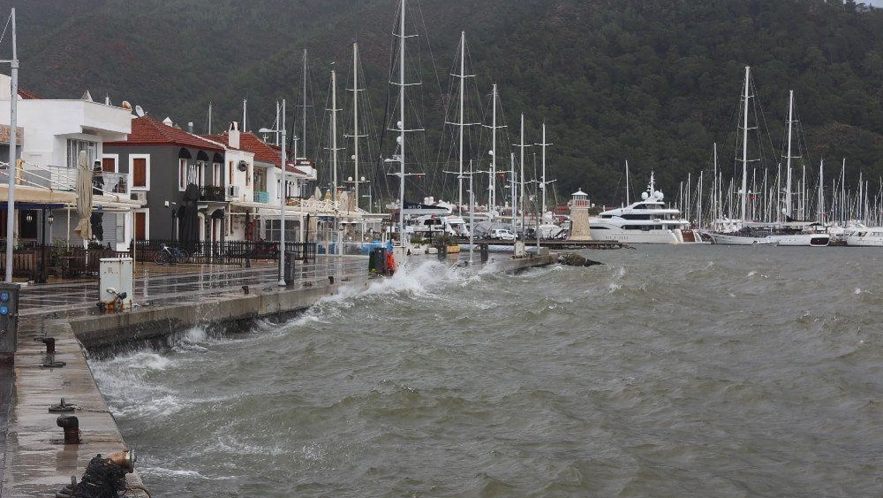 Marmaris'e son 24 saatte metrekareye 41 kilogram yağış düştü