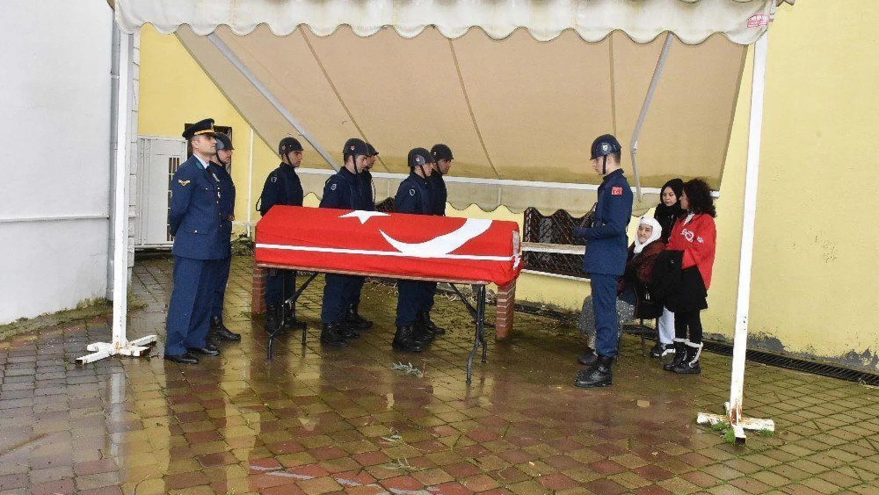 Kore gazisi askeri törenle son yolculuğuna uğurlandı