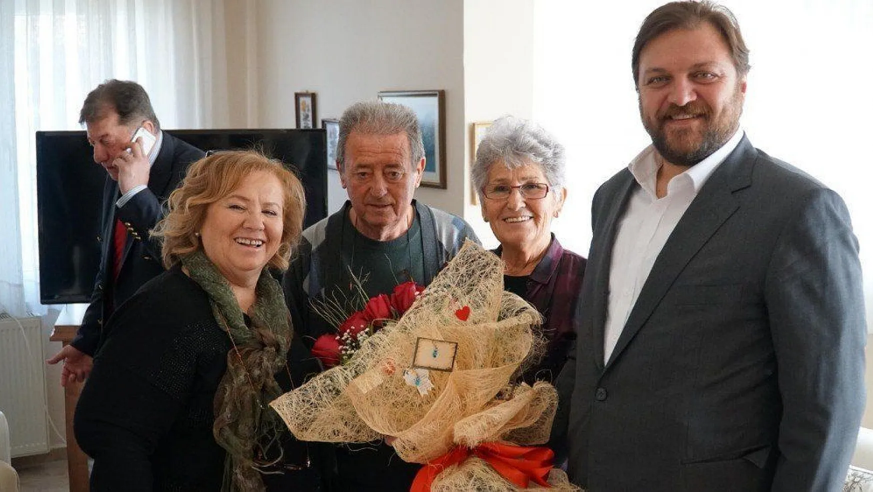 AK Partili Yazıcı'dan 56 yıllık evli çifte ziyaret