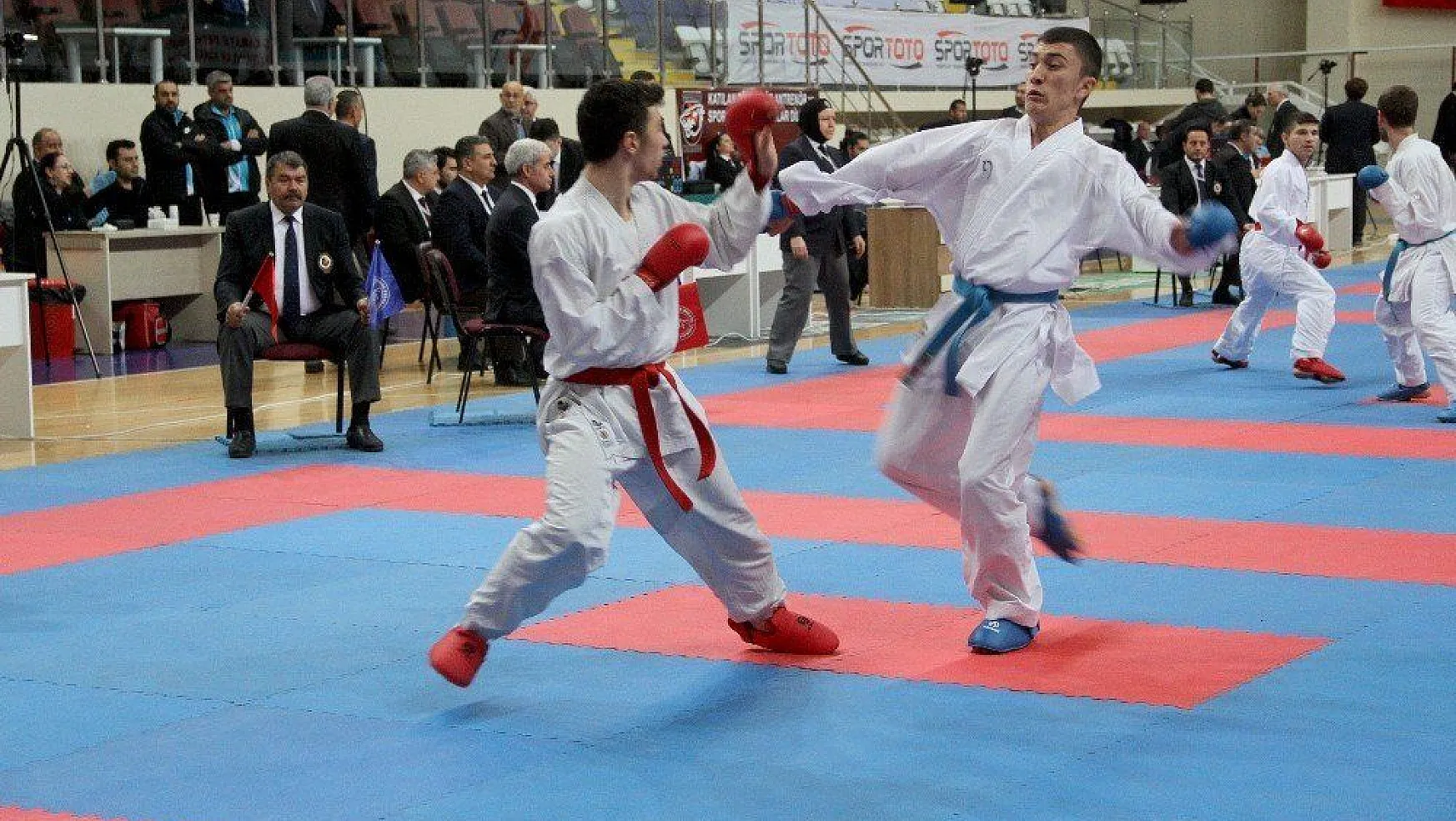 Türkiye Karate Şampiyonası Fethiye'de devam ediyor
