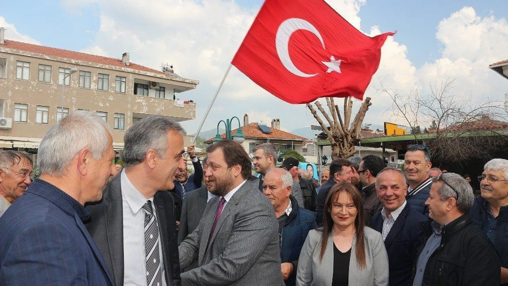 Cumhur İttifakı adayı Yazıcı 'Marmaris beş yıl içinde Türkiye'nin en iyi kasabası olacak'