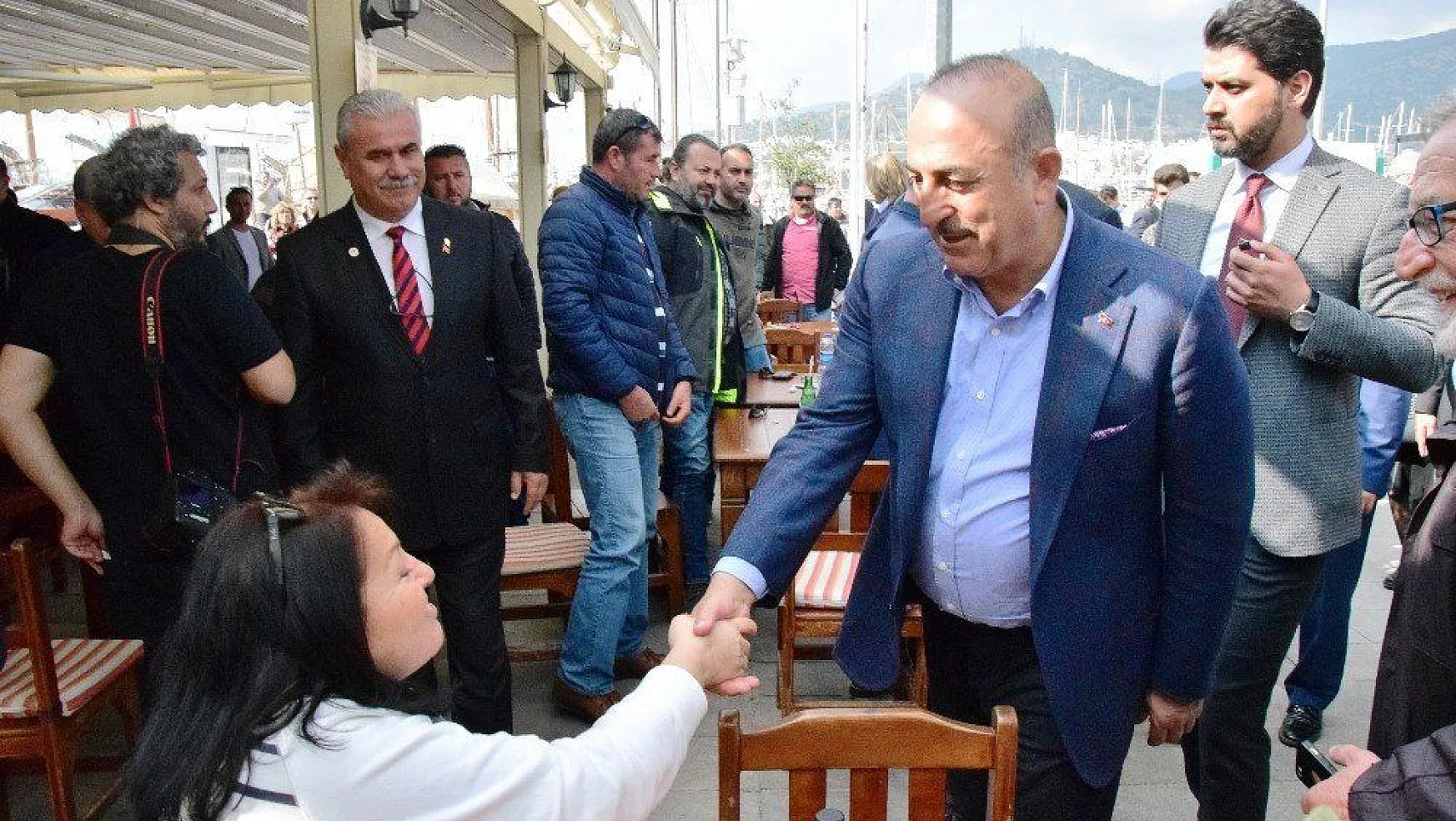 Dışişleri Bakanı Çavuşoğlu, Bodrum'da karşılaştığı Japon turistle ana dili gibi Japonca konuştu