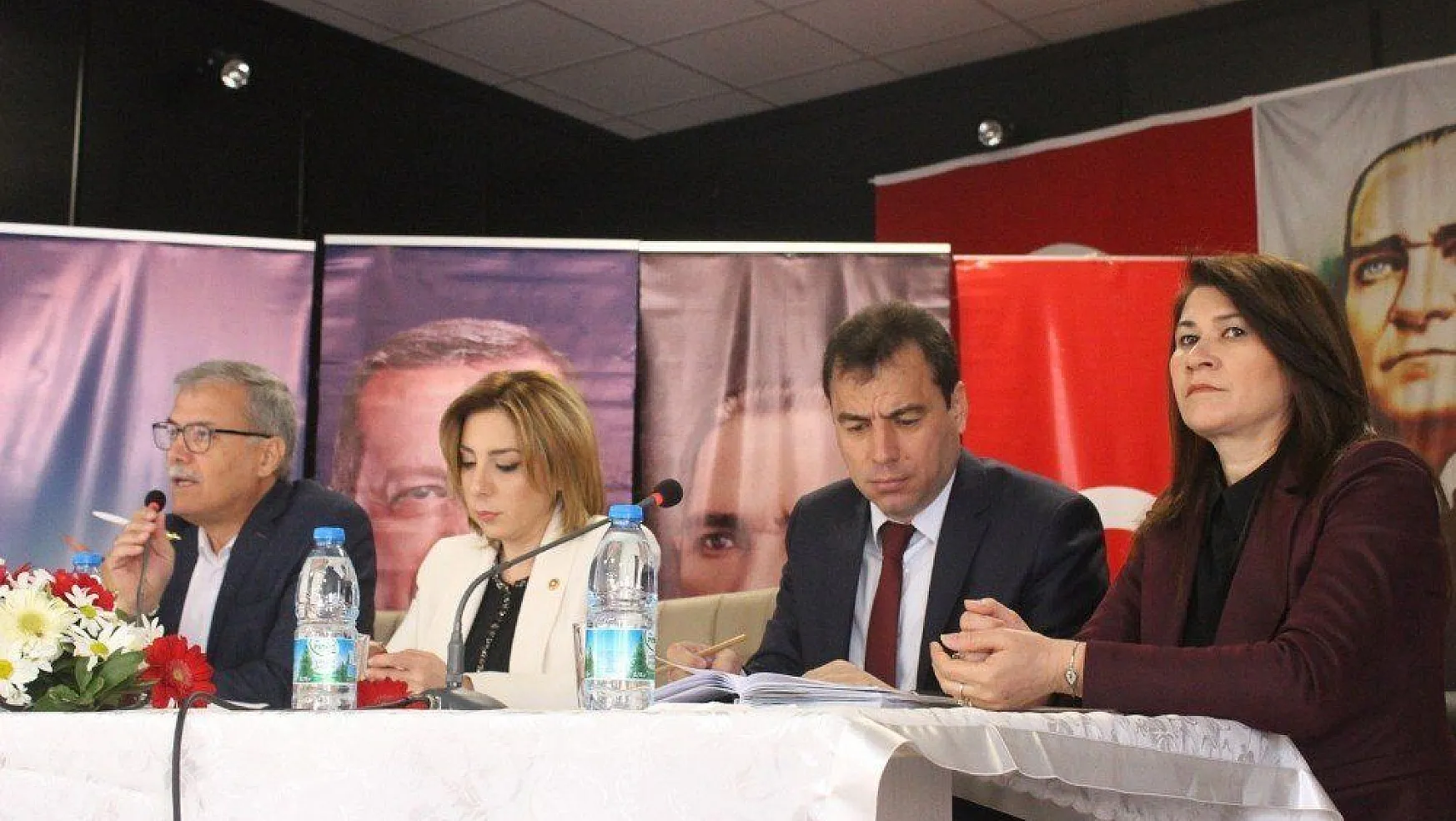 Kadınlar sordu, AK Parti'li adaylar yanıtladı
