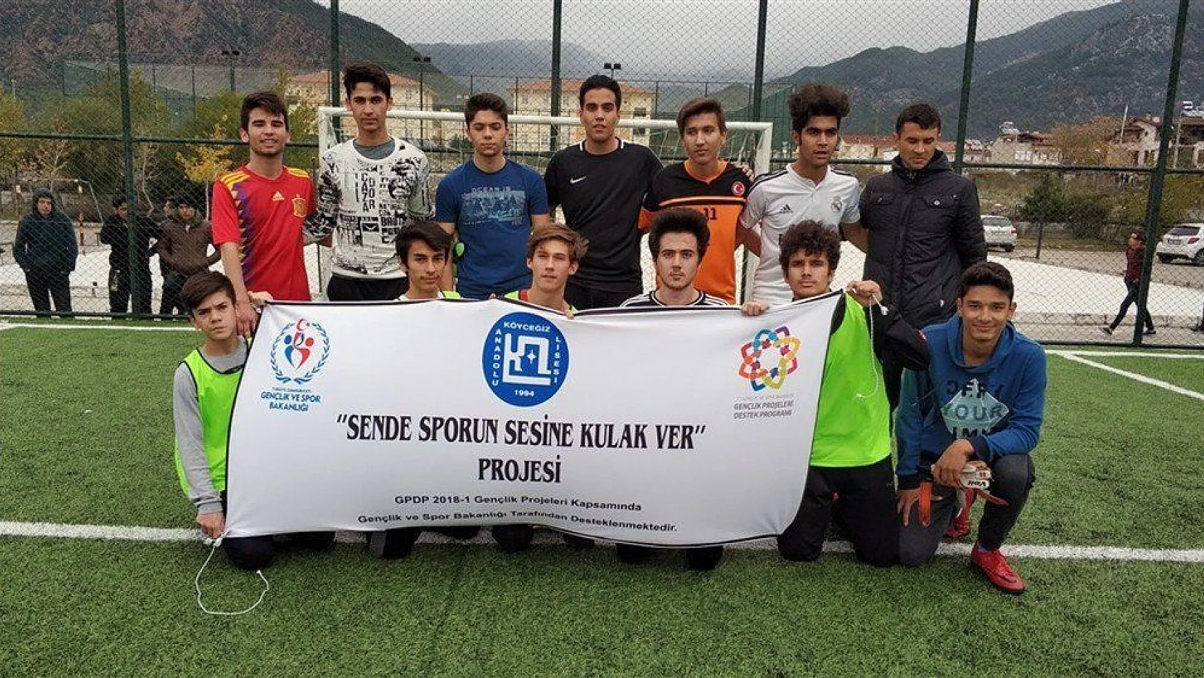Köyceğiz Anadolu Lisesi sporun sesine kulak verdi
