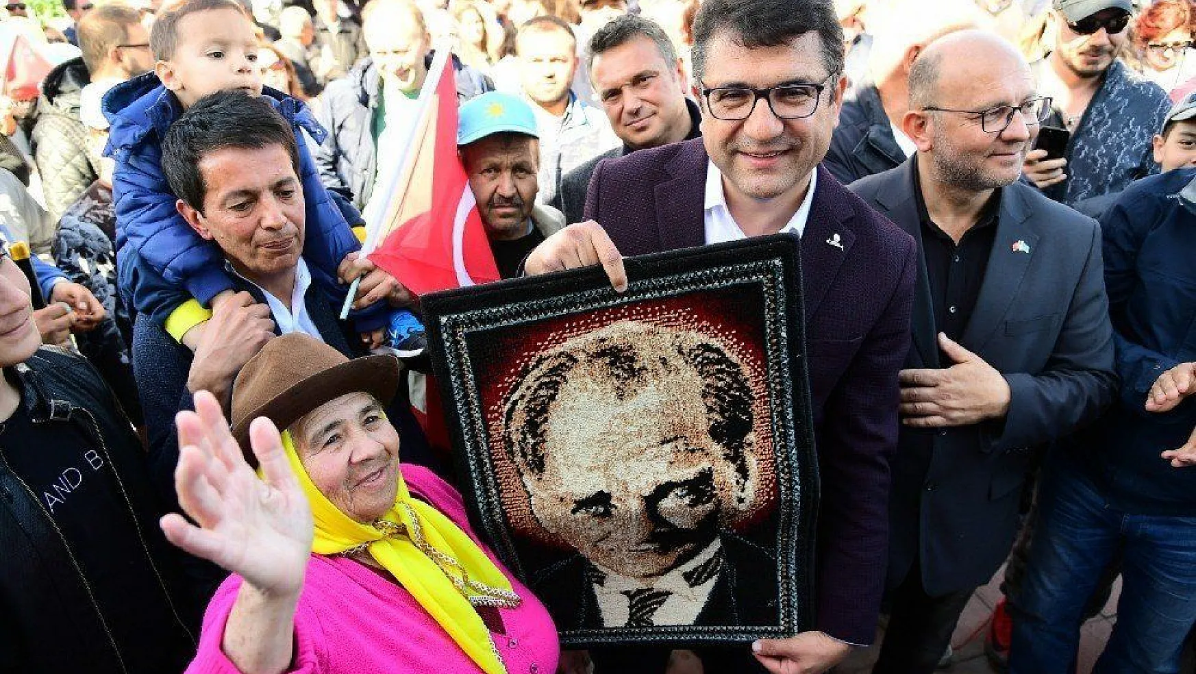 Bodrum adayı Mehmet Tosun, son mitinginde binlerce kişiye seslendi