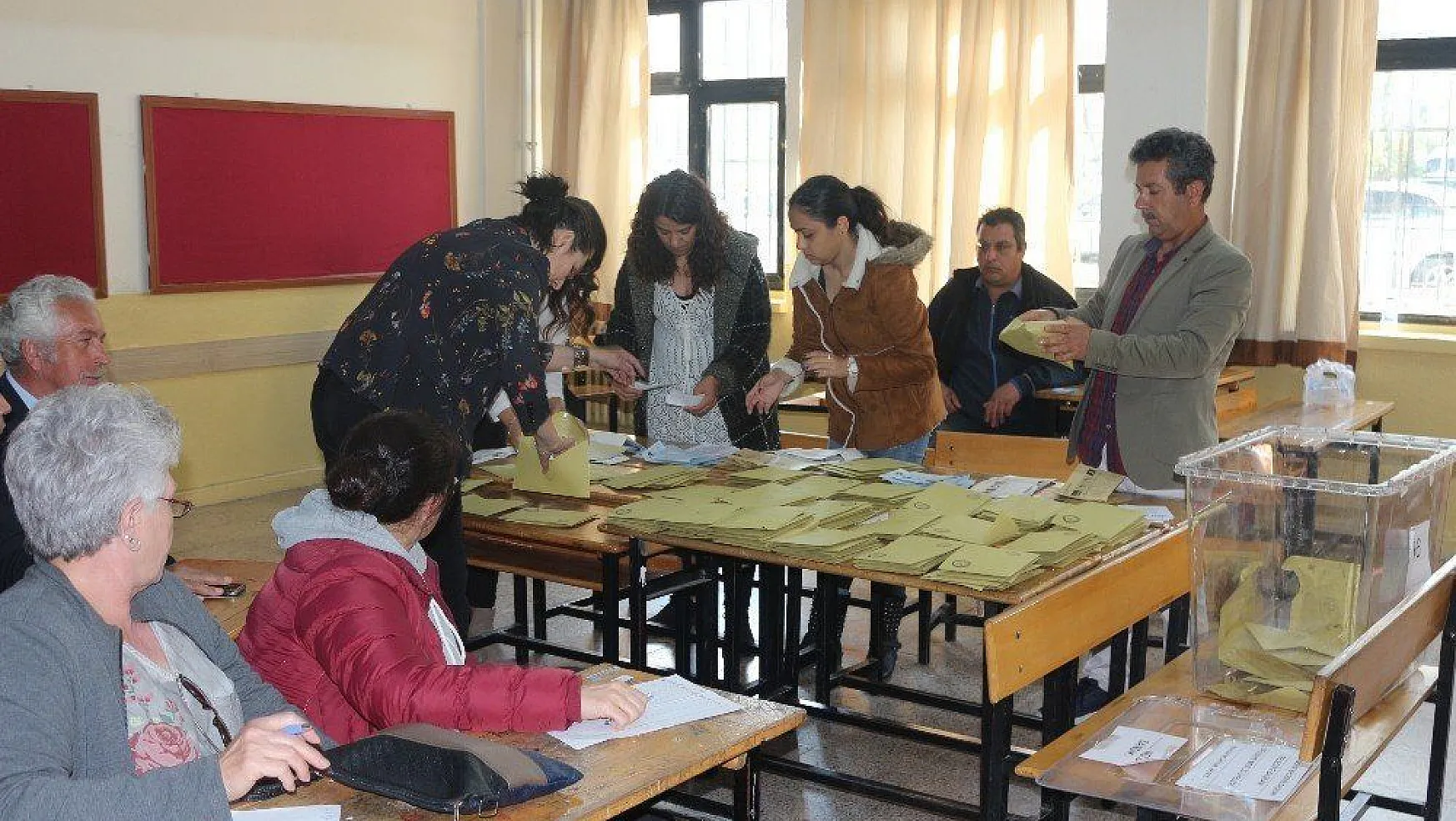 Marmaris'te oy sayma işlemi başladı