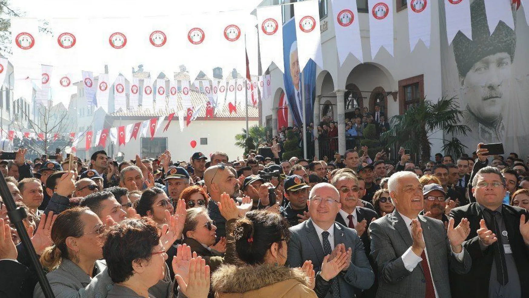 Osman Gürün seçimi zaferini personeli ile kutladı