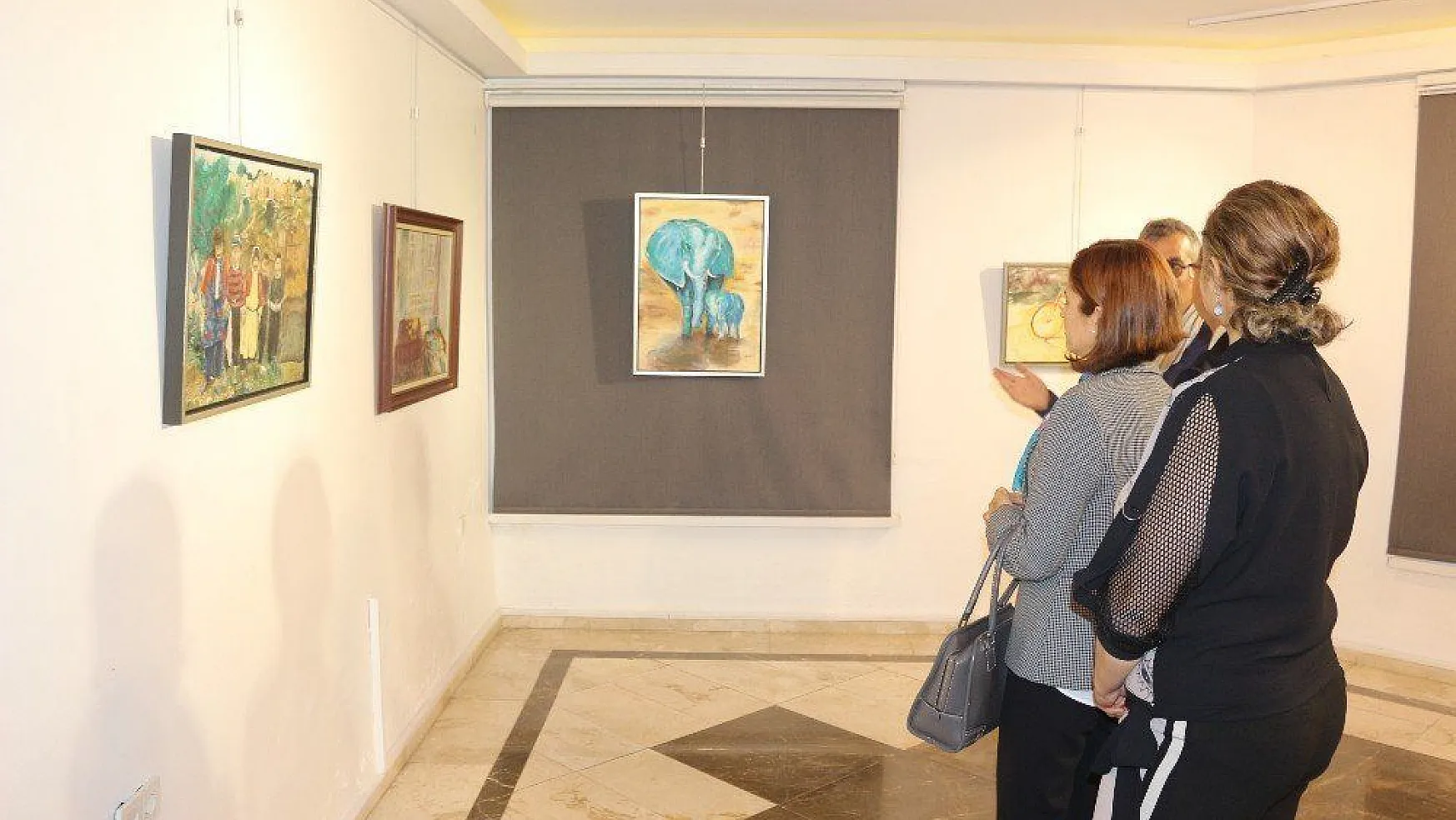 Marmaris'te 'Geçmişin Gölgesi' resim sergisi açıldı