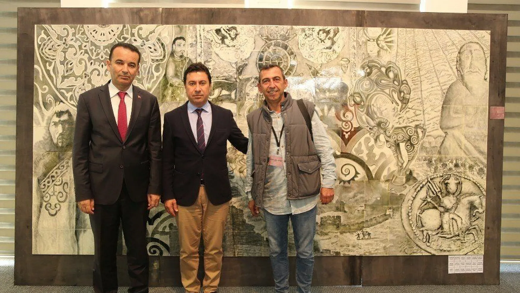 Ahmet Aras, Orta Asya'da Türklerin Sanat Yolculuğu sergisini gezdi
