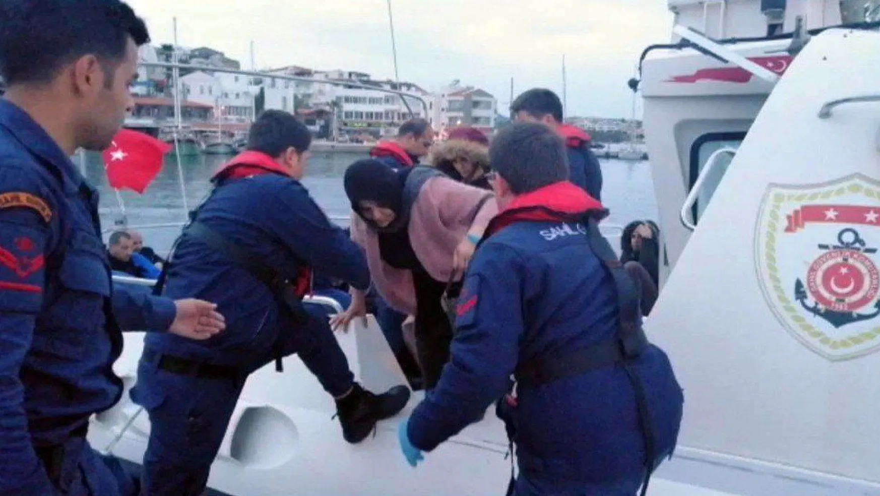 Yunan adalarına kaçmaya çalışan 28 kaçak göçmen yakalandı