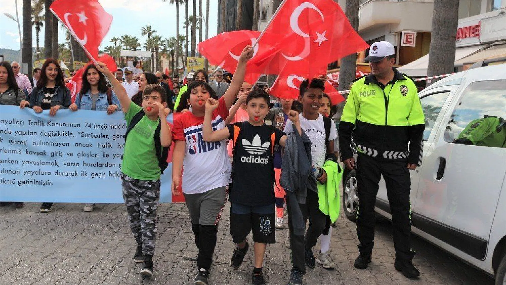 Marmaris'te 'Büyük Trafik Yürüyüşü' düzenlendi