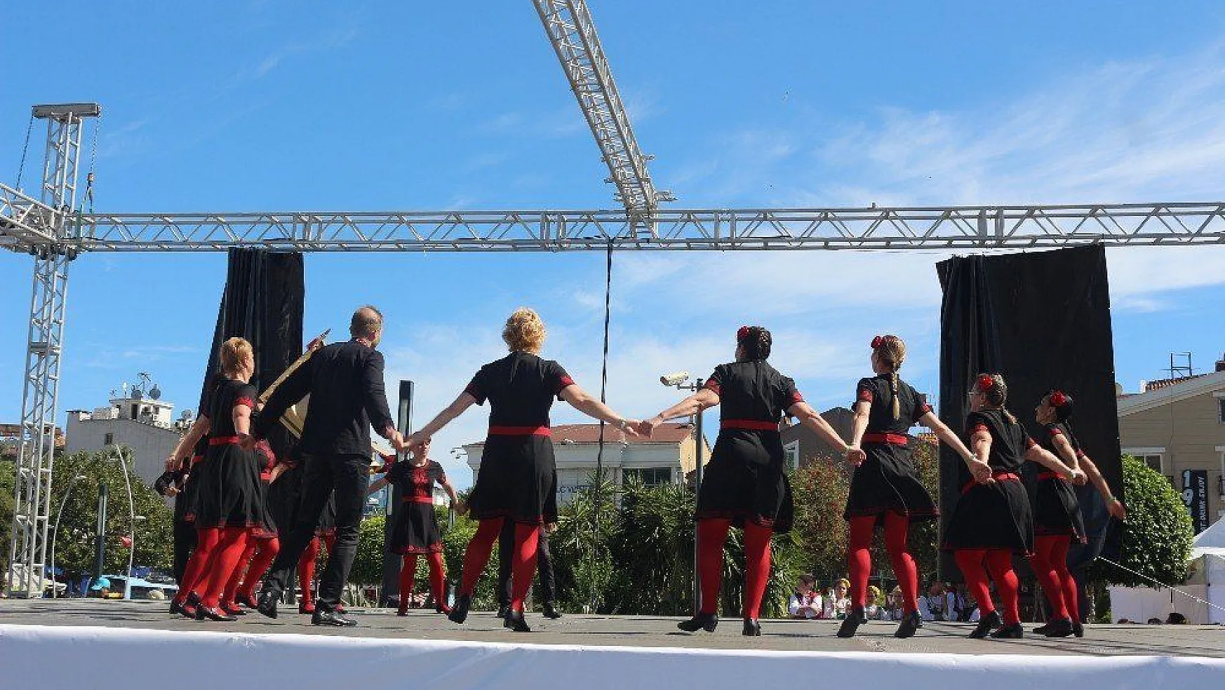 Uluslararası Marmaris Halk Dansları Festivali başladı
