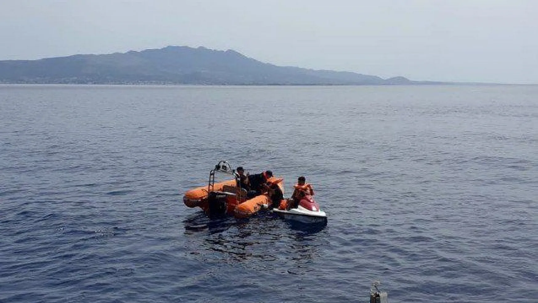 Jet-ski'ye tutunarak Yunan adalarına kaçmaya çalışan Filistinli kaçaklar yakalandı