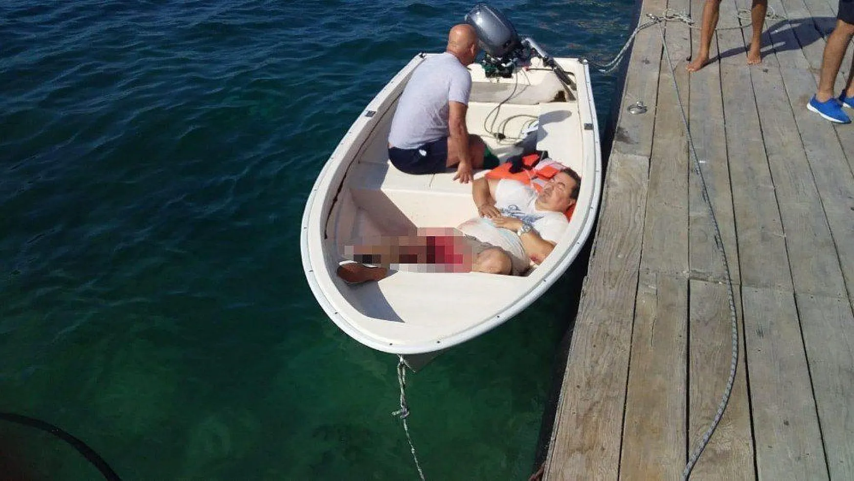 Muhabirleri taşıyan tekneye sürat teknesi çarptı, kaptanın ayağı koptu