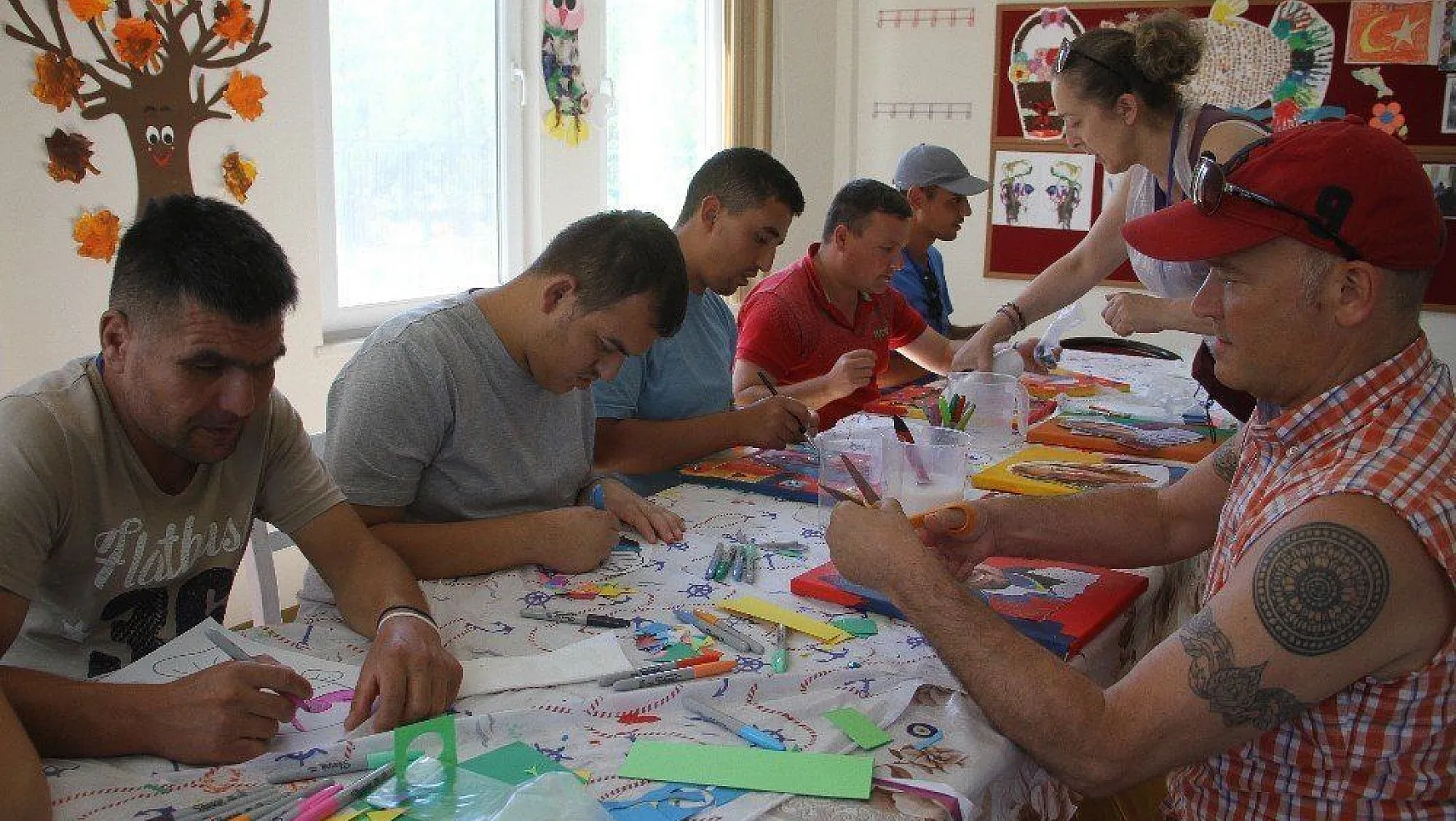 ABD'li ressamdan özel çocuklara 'resim terapi'