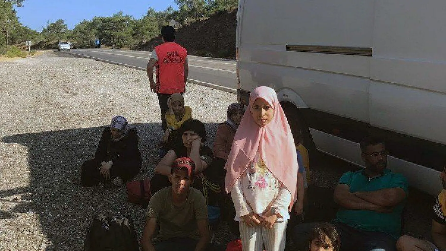 Datça'da 13 göçmen yakalandı