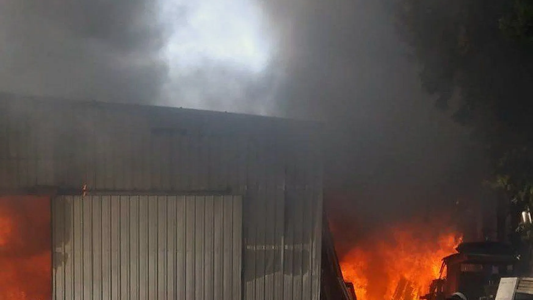 Bodrum'da marangoz atölyesinde yangın