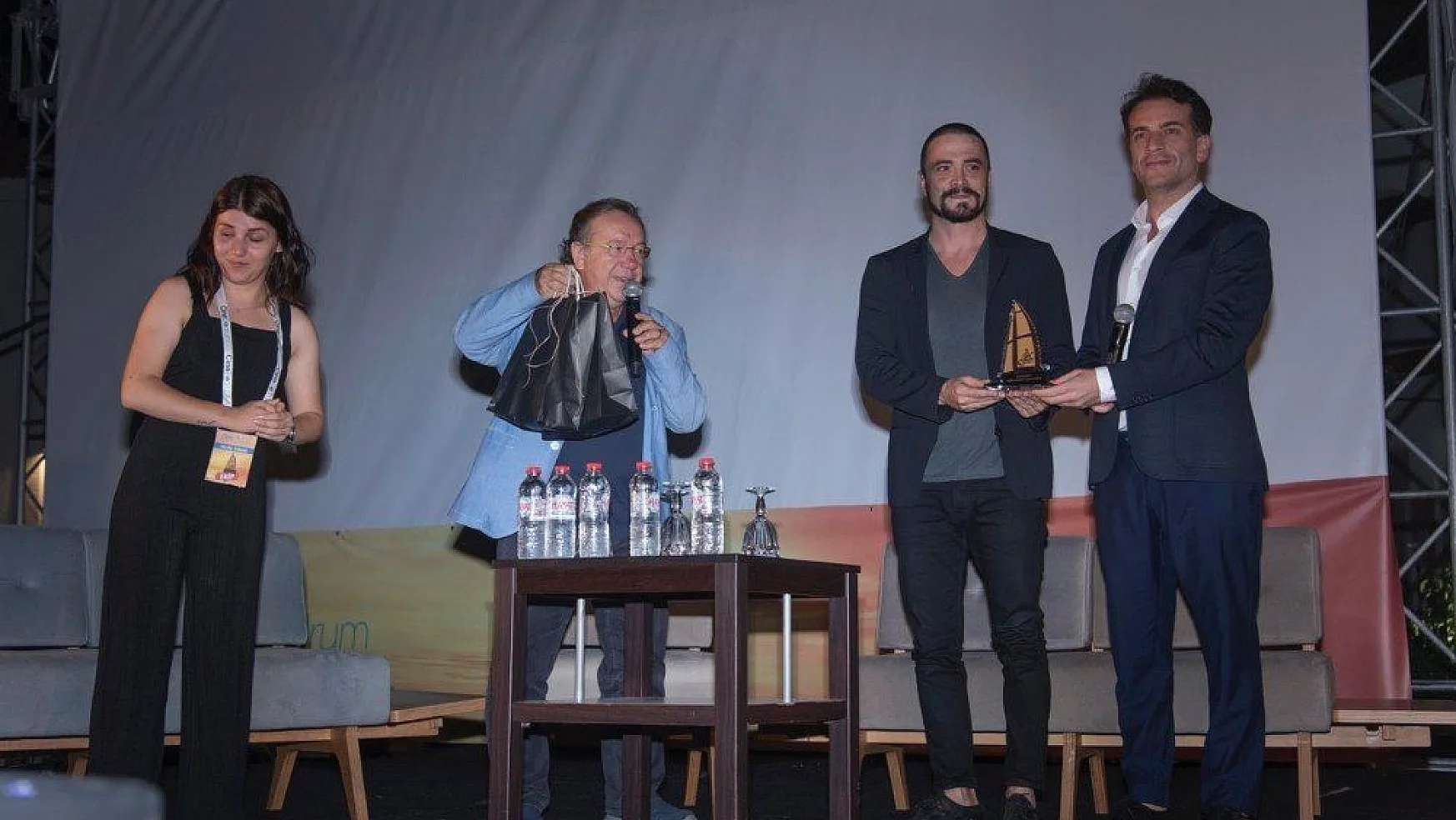 9. Bodrum Türk Filmleri Haftası ödül törenine ünlü isimler akın etti