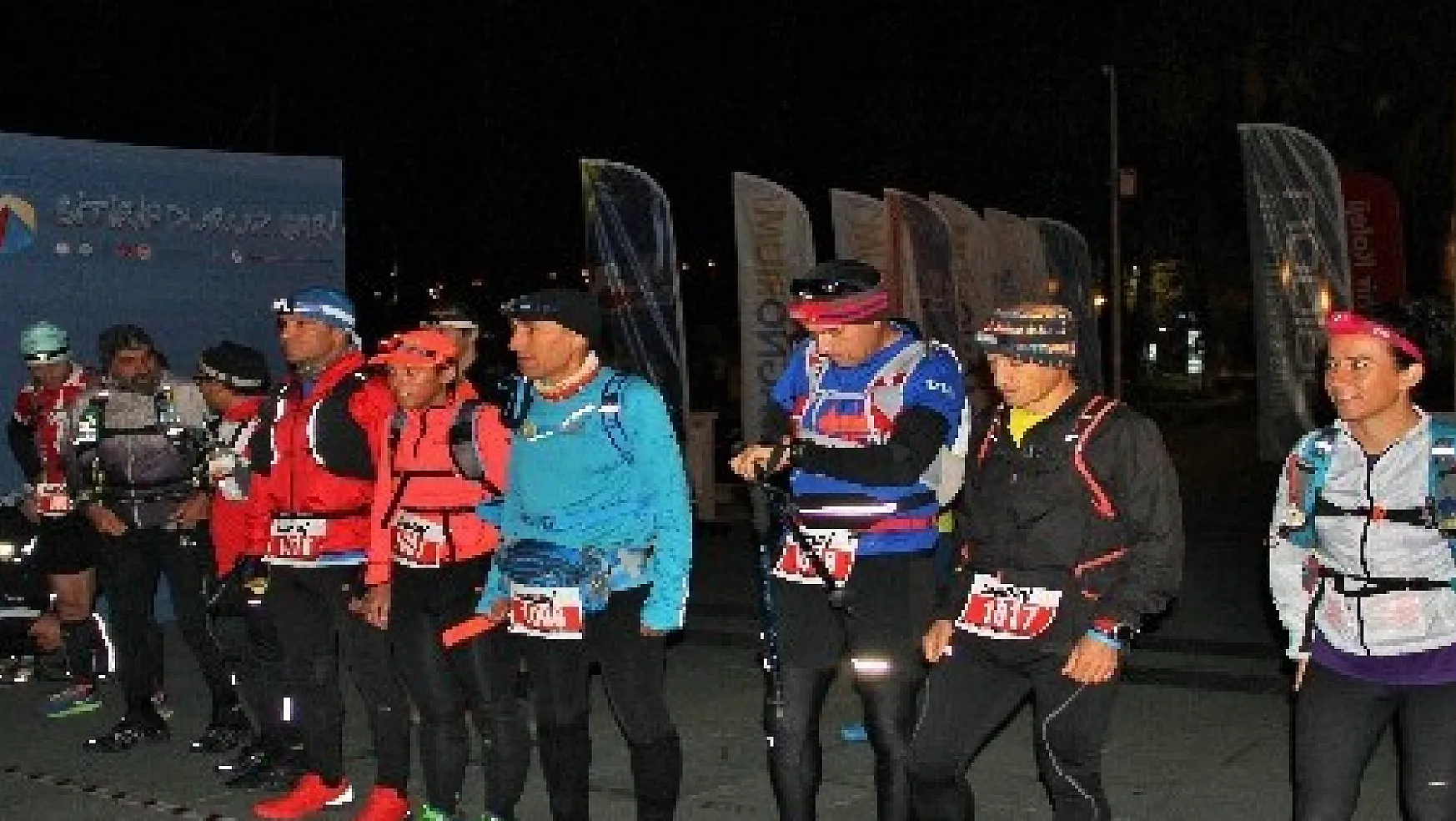 Bodrum ilçesinde başlayan 'BodRUN Ultra Maraton' yarışları gece 00:30'da başladı.