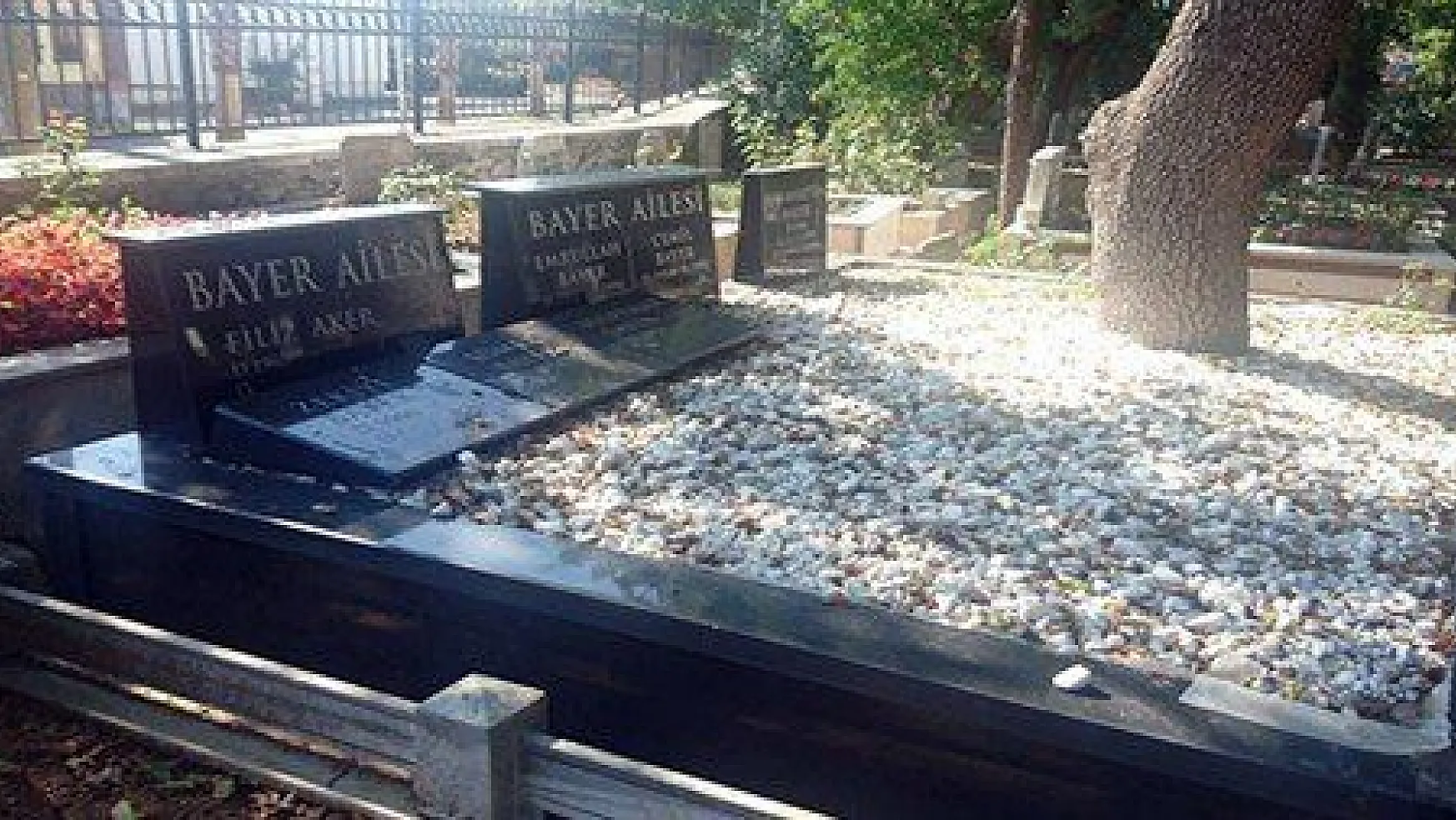 Filiz Aker'in kendisi için hazırlattığı mezarlık görüntülendi