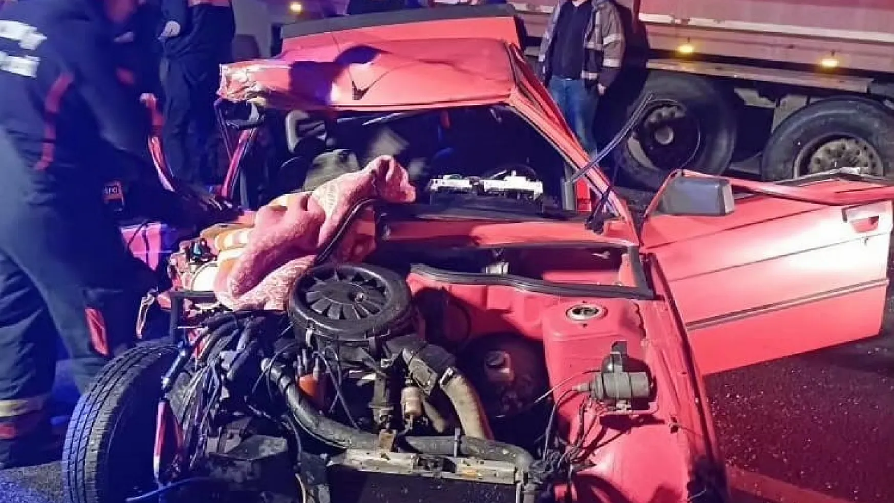 3 aracın karıştığı trafik kazasında 1 kişi hayatını kaybetti