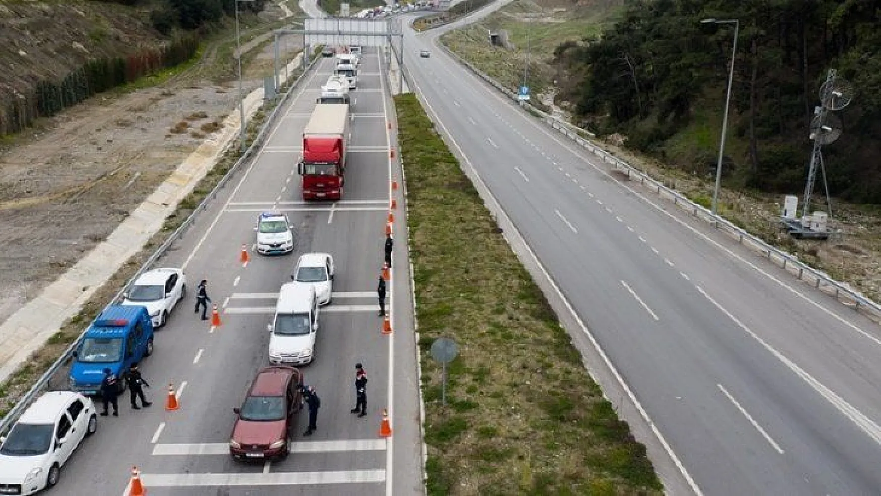 30 büyükşehir ve Zonguldak'a giriş çıkış kısıtlaması 15 gün daha uzatıldı