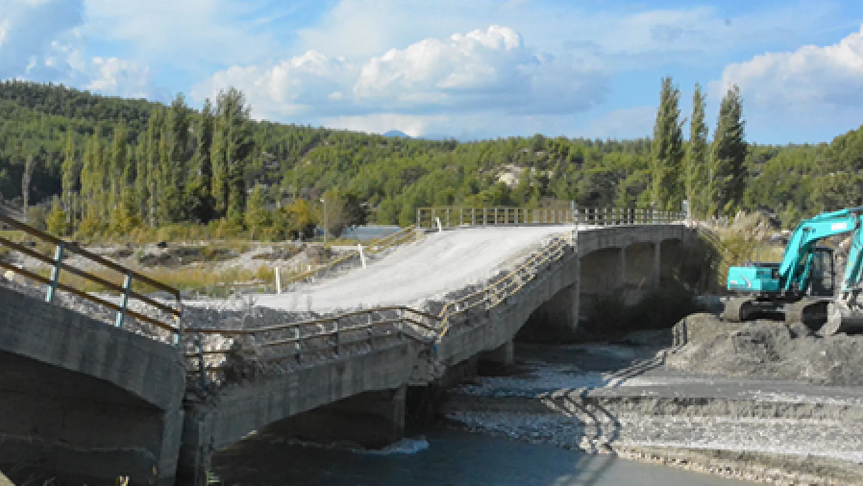 Korubükü-Karaçay Köprüsü'nün yapımı Seydikemer Belediyesi Koordinasyonunda başladı.