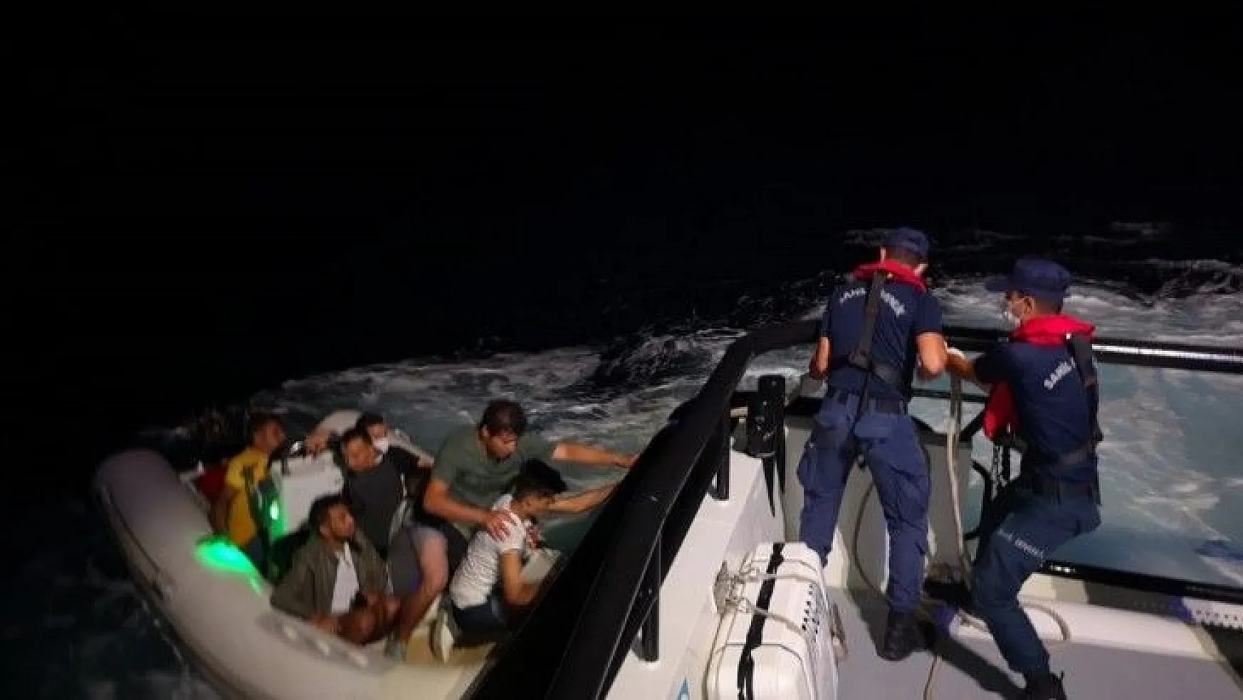 44 düzensiz göçmen Sahil Güvenlik ekipleri tarafından kurtarıldı