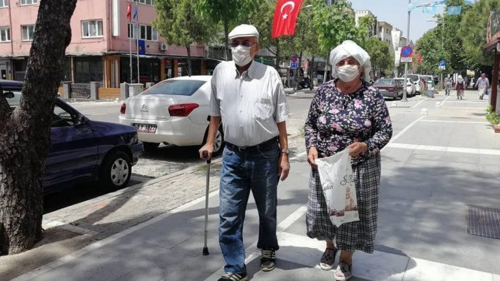 65 yaş üstü ve kronik rahatsızlığı bulunan vatandaşlar ikinci kez sokağa çıktı