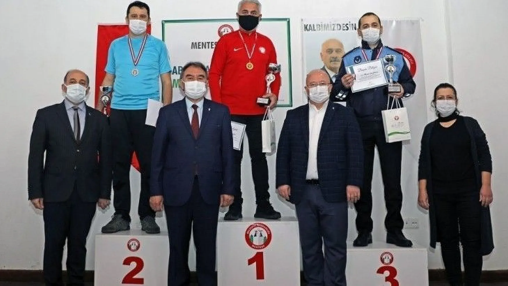 Abdullah Şinoforoğlu Masa Tenisi turnuvasında ödüller sahiplerini buldu