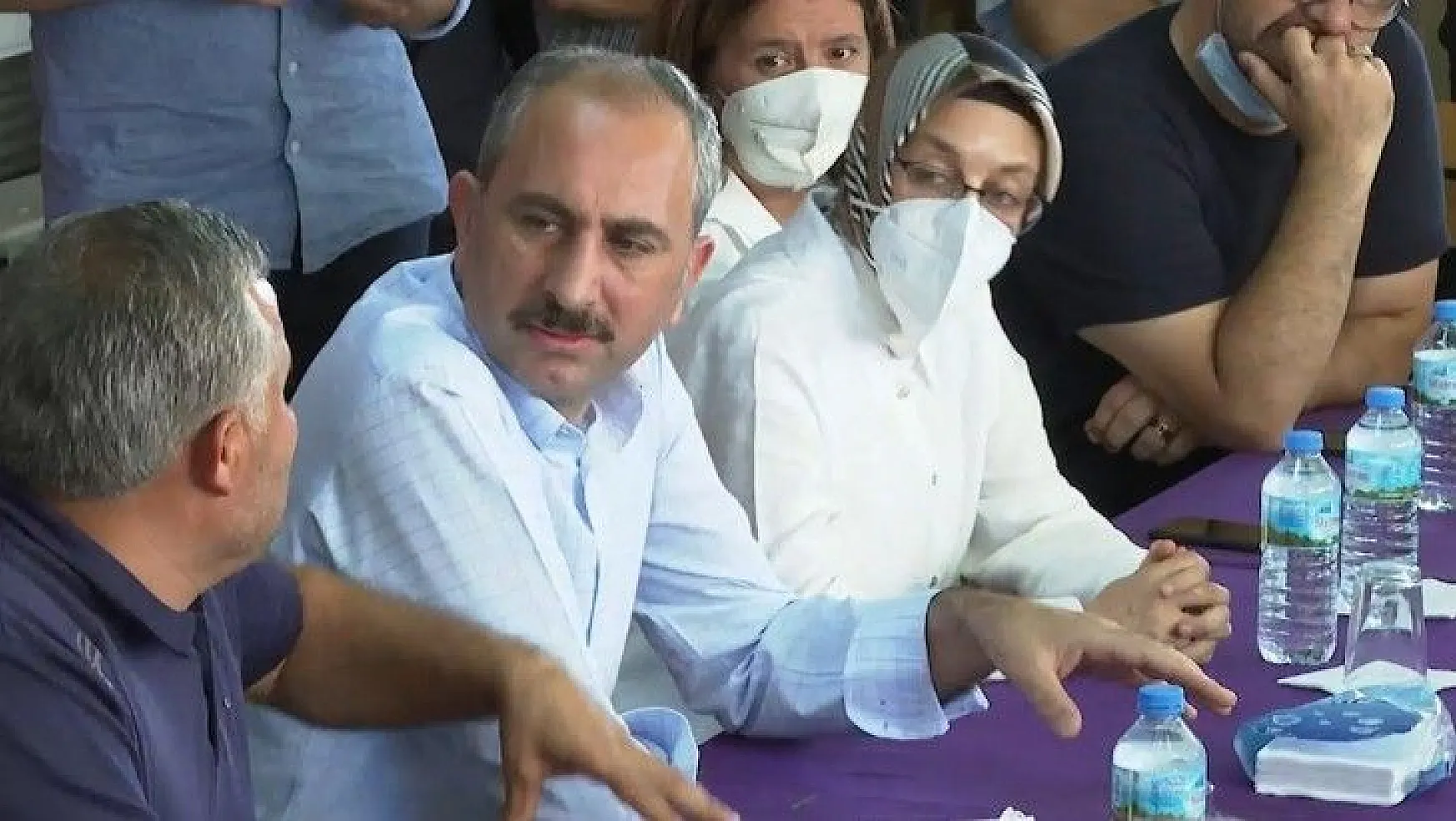 Adalet Bakanı Gül: 'Yanan alanlara tek bir çivi çakılmasına izin vermeyeceğiz'